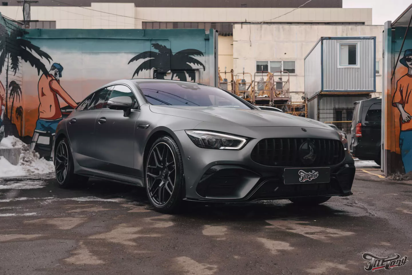 Окрас матового Mercedes AMG GT — в чем особенность? Оклейка, окрас дисков, детейлинг, установка гриля, шиномонтаж